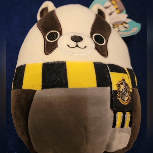 Harry Potter Hufflepuff Badger Squishmallow - Picture 3 of 6